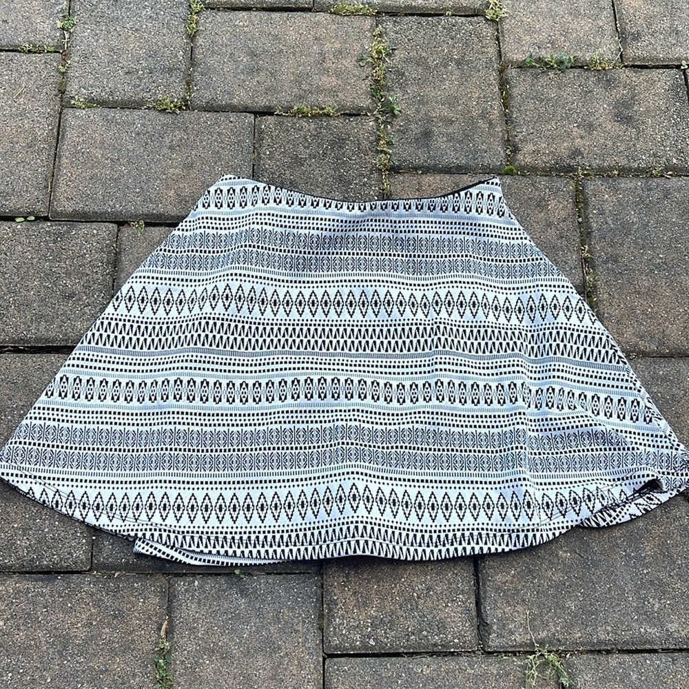 Fox Girl’s Mini Skirt, Black & White Design, Size 16